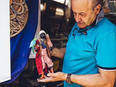 Cominciai quindi a creare pastori e angeli, ma l�infatuazione dur� poco, visto che poco dopo scoprii il legno�, ci dice Ricchiuti